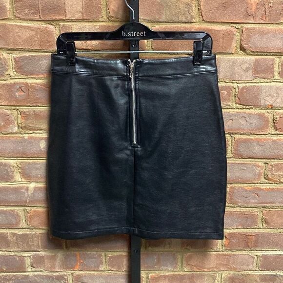 Guanny Black Faux Leather Mini Skirt Size Medium - Picture 3 of 5